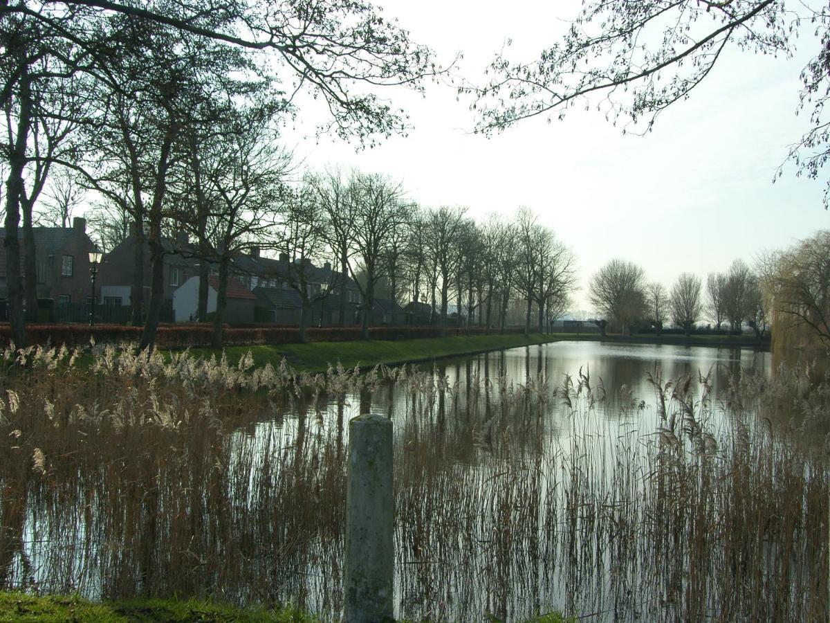 艾曾代克Slapen Bij De Zeeuwse Lala住宿加早餐旅馆 外观 照片