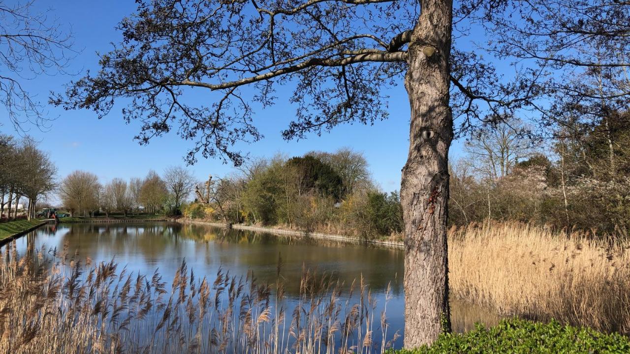 艾曾代克Slapen Bij De Zeeuwse Lala住宿加早餐旅馆 外观 照片