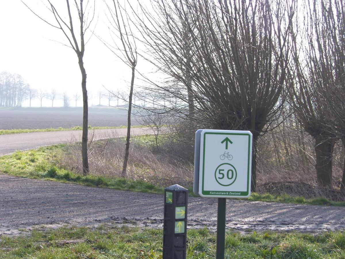 艾曾代克Slapen Bij De Zeeuwse Lala住宿加早餐旅馆 外观 照片